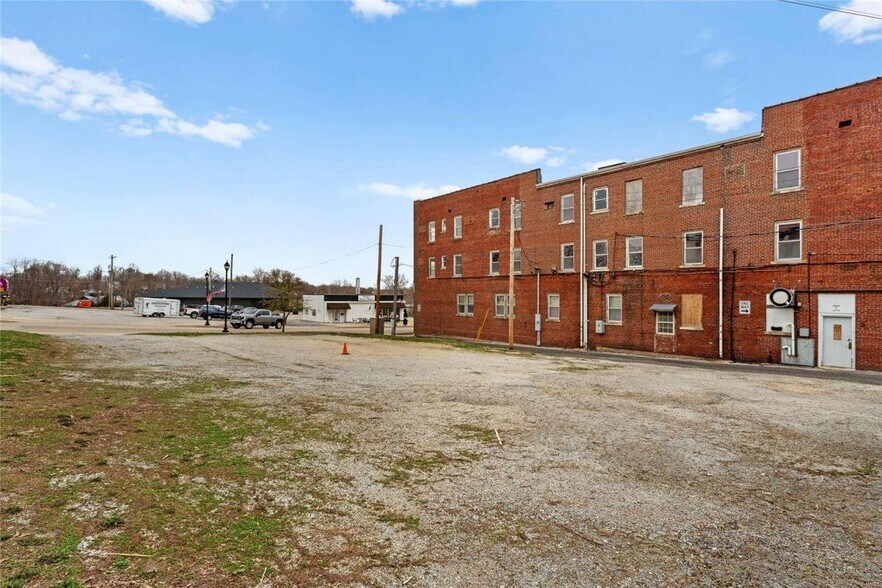 More Photos Of 612 W Gallatin St, Vandalia Apartments For Sale