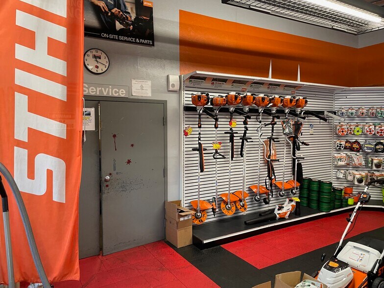 More Photos Of 1720-1723 Piner Rd, Santa Rosa Showroom For Sale