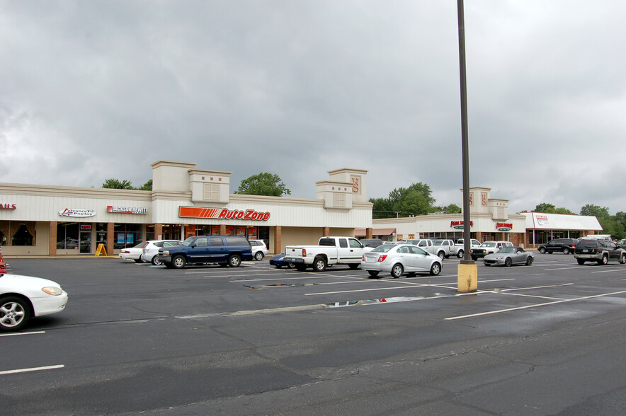 Primary Photo Of 10968 Dixie Hwy, Louisville Unknown For Lease