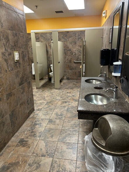More Photos Of 3101 E Grand River Ave, Lansing Bowling Alley For Sale