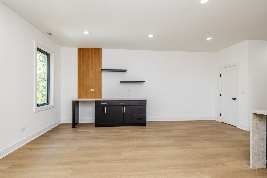 More Photos Of 3018 Polk st, Chicago Apartments For Sale