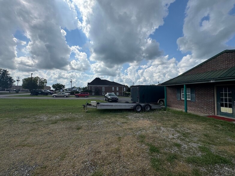 More Photos Of 818 Morton Ave, Bardstown Manufacturing For Sale