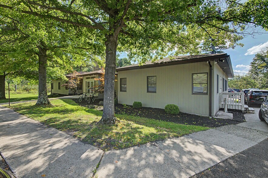 More Photos Of 11 Abrams Rd, Central Valley Office For Lease