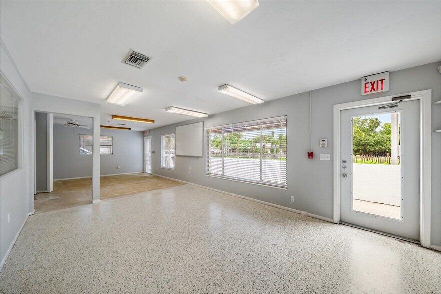 More Photos Of 4242 McIntosh Ln, Sarasota Storefront Retail Office For Sale