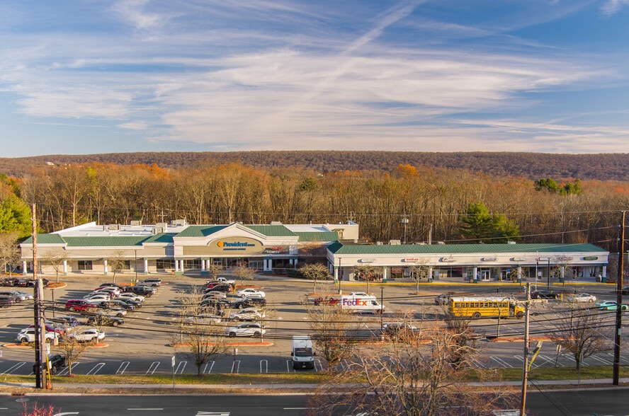 More Photos Of 5716 Berkshire Valley Rd, Oak Ridge General Retail For Lease