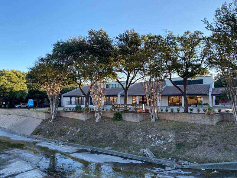 More Photos Of 4325-4365 S Hulen St, Fort Worth Medical For Sale