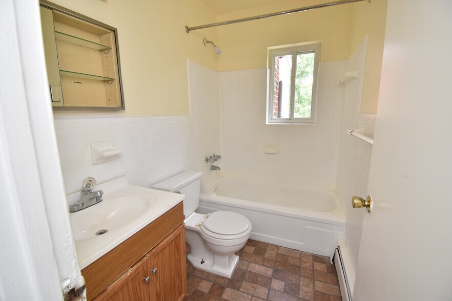 More Photos Of 529 Elberon Ave, Cincinnati Apartments For Sale
