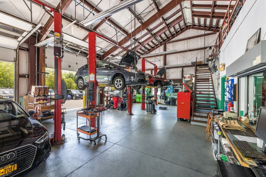 More Photos Of 1426 N Sea Rd, Southampton Auto Repair For Sale