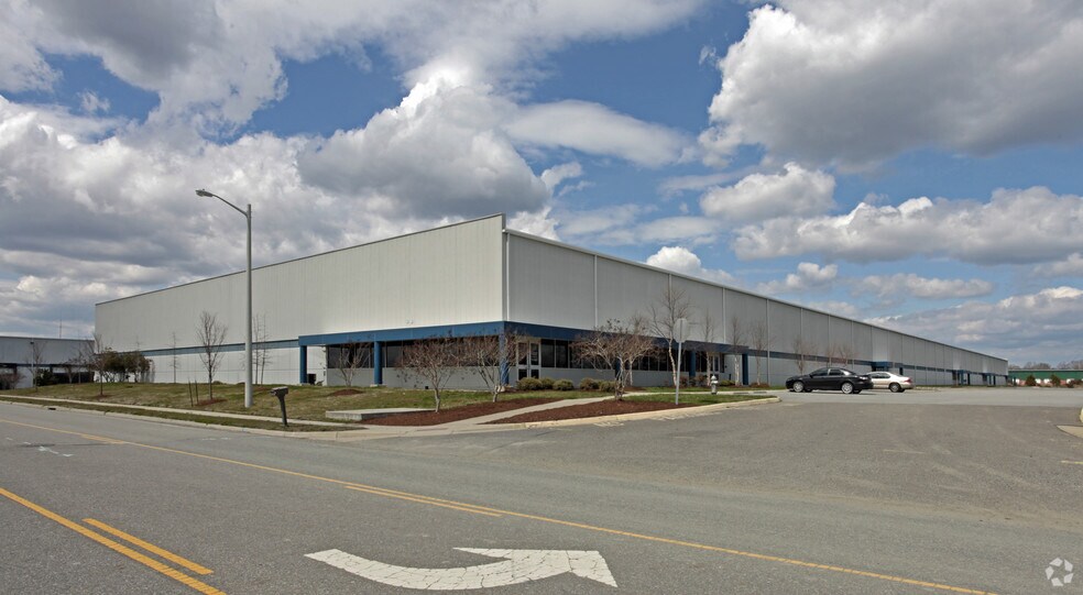 More Photos Of 103 Industrial Dr, Suffolk Distribution For Lease