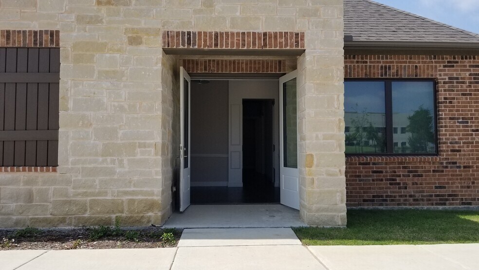 More Photos Of 4425 Plano Pkwy, Carrollton Office For Lease