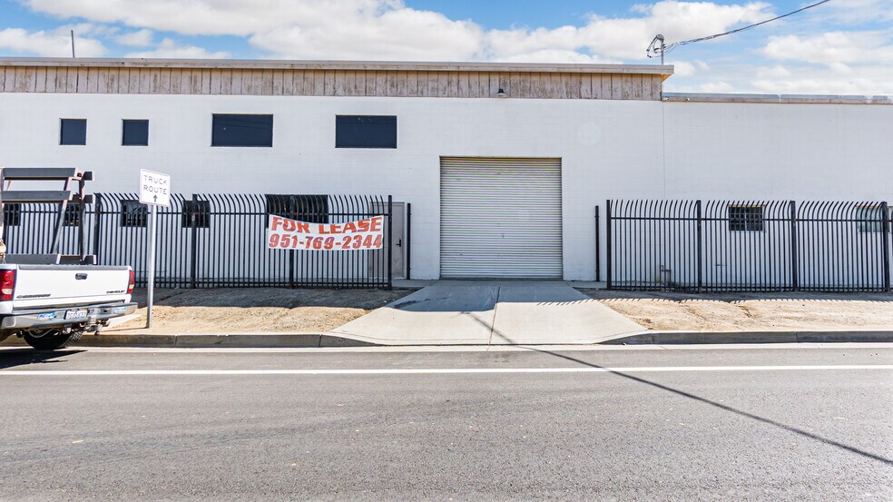 More Photos Of 411 Veile Ave, Beaumont Warehouse For Lease