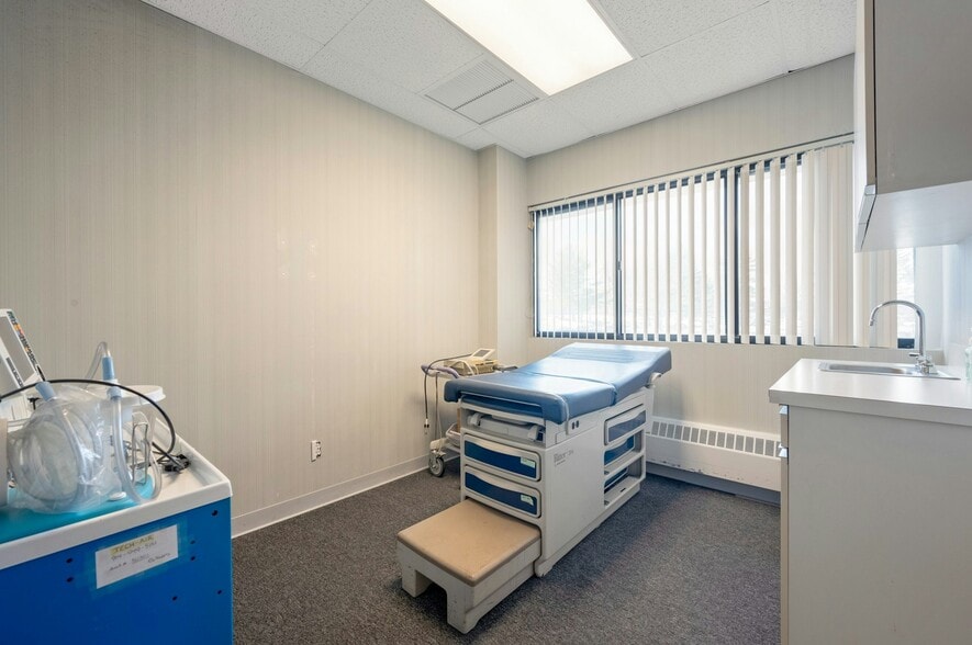 More Photos Of 970 N Broadway, Yonkers Medical For Sale