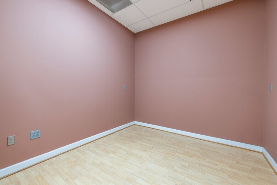 More Photos Of 7881 Beechcraft Ave, Gaithersburg Industrial For Sale