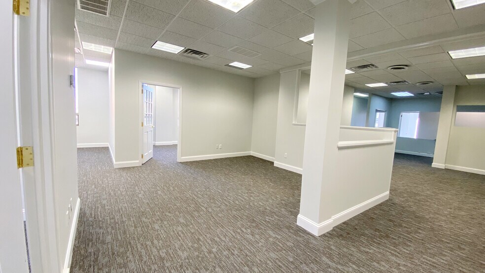 More Photos Of 80 Maple Ave, Smithtown Office For Lease