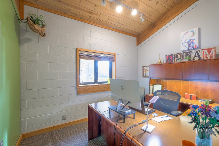 More Photos Of 8880 Ballentine St, Overland Park Office For Sale