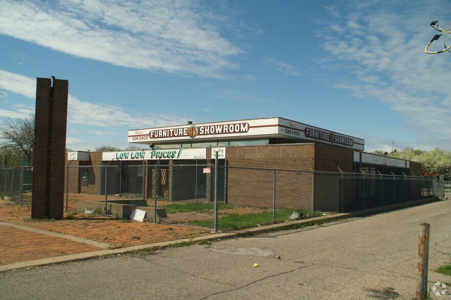 More Photos Of 11511 Kelly Rd, Detroit Storefront For Sale
