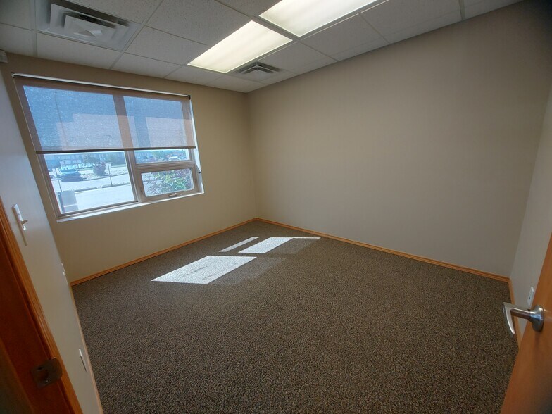 More Photos Of 7471 Edgar Industrial Bnd, Red Deer Warehouse For Lease