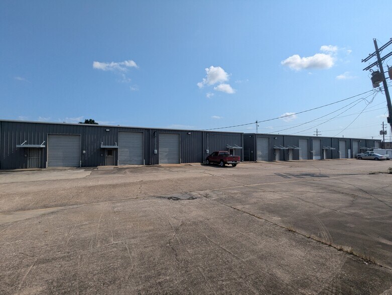 More Photos Of 51-89 Sawyer St, Beaumont Flex For Sale