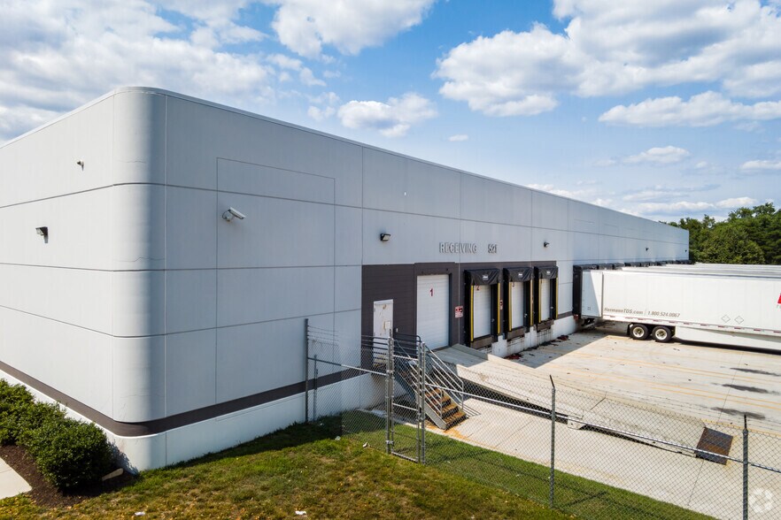 More Photos Of 521 McCormick Dr, Glen Burnie Warehouse For Lease