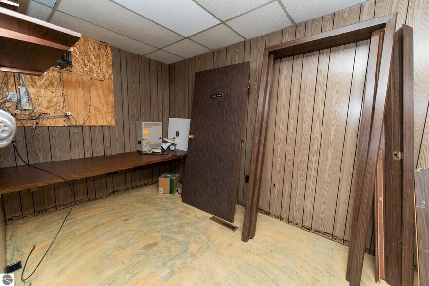 More Photos Of 910 Industrial Dr, Mount Pleasant Warehouse For Sale