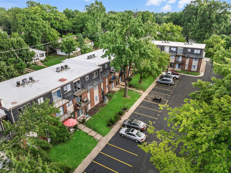 More Photos Of 400 N Oakland Ave, Carbondale Apartments For Sale