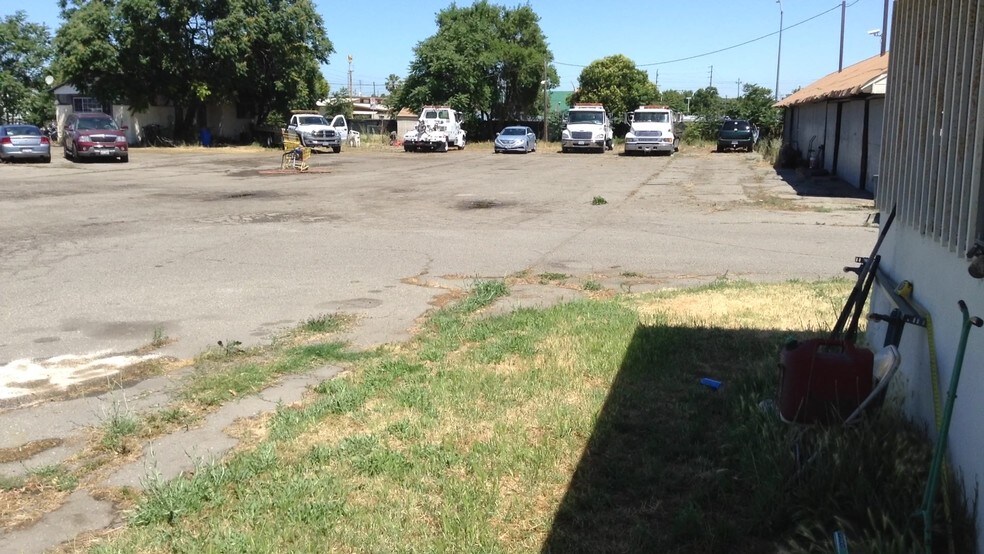 More Photos Of 1611 S Airport Way, Stockton Specialty For Lease