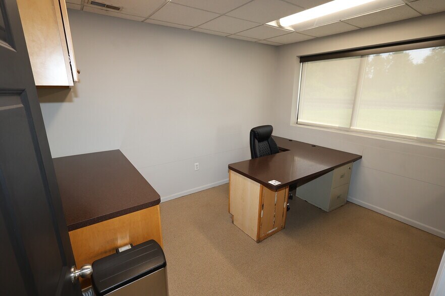 More Photos Of 23119 US Highway 33, Elkhart Storefront For Lease