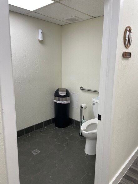 More Photos Of 8603 N New Braunfels Ave, San Antonio Medical For Sale