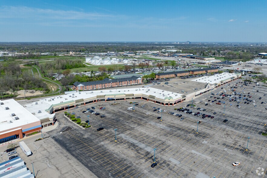 More Photos Of 3530 Soldano Blvd, Columbus General Retail For Lease