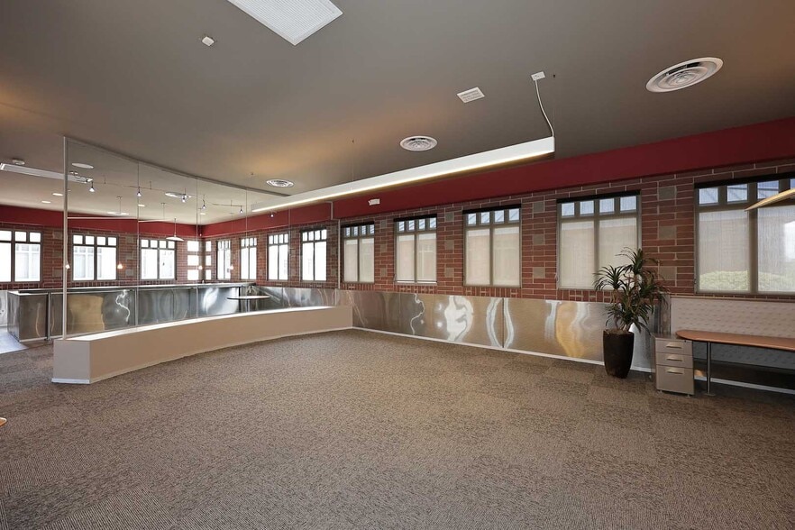 More Photos Of 2812 N Norwalk, Mesa Office For Sale