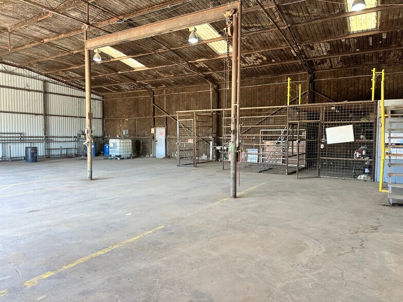 More Photos Of 2222 S Interstate 35, Pearsall Warehouse For Sale