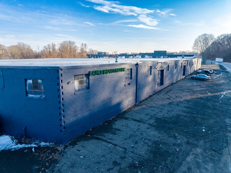 More Photos Of 55 Industrial Cir, Lincoln Distribution For Lease