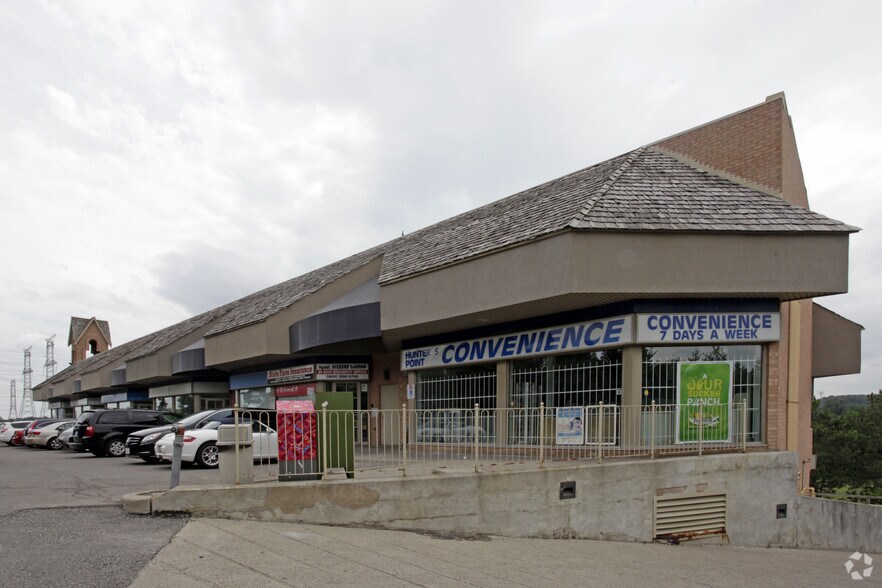Primary Photo Of 2 Hunter's Point Dr, Richmond Hill Storefront For Lease