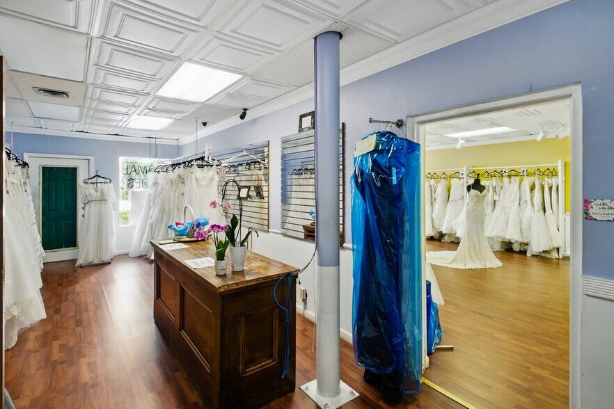 More Photos Of 4066 Broward Blvd, Fort Lauderdale Storefront Retail Office For Sale