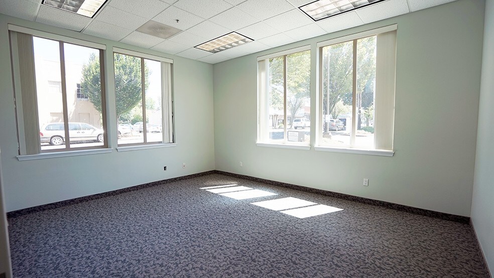 More Photos Of 925-935 Commercial St SE, Salem Medical For Sale