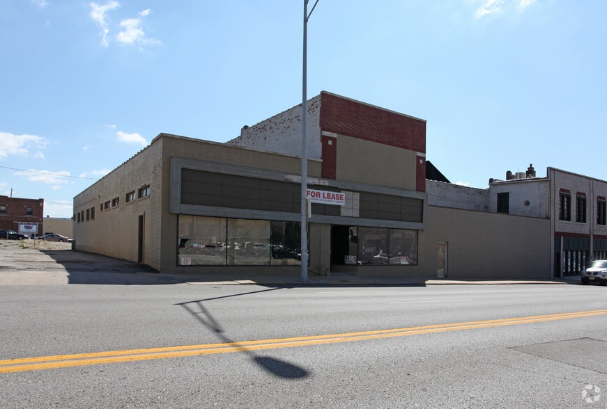 More Photos Of 1739 Oak St, Kansas City Office For Lease