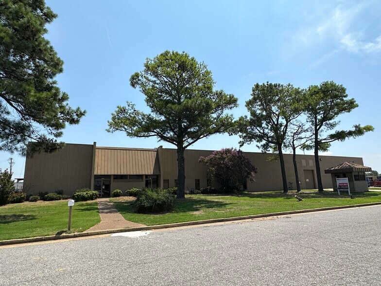 More Photos Of 8706 Deerfield Dr, Olive Branch Warehouse For Lease