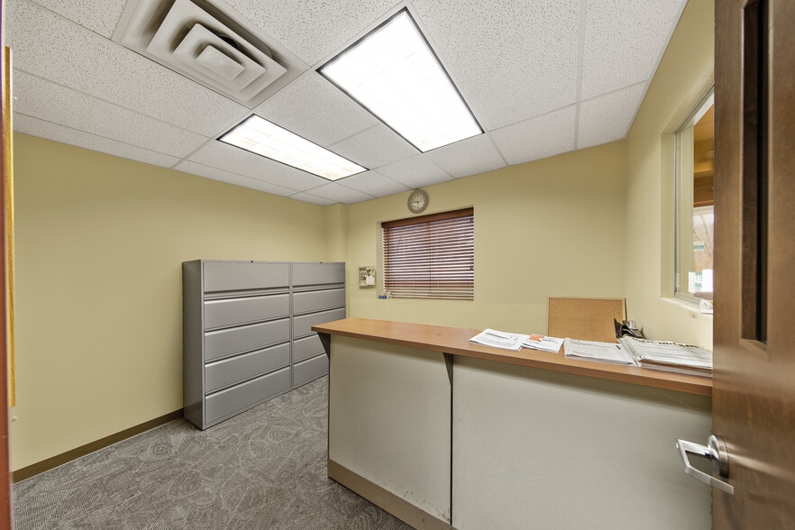 More Photos Of 180 Ushers Rd, Round Lake Warehouse For Sale