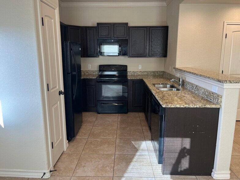 More Photos Of 7002 Donovan Way, San Antonio Apartments For Sale