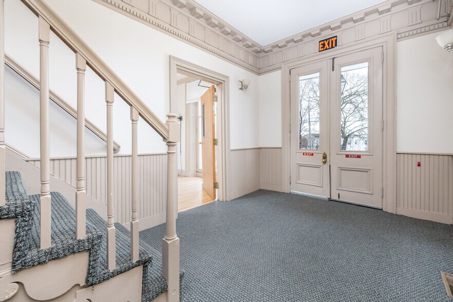 More Photos Of 11 Hayward Ave, Colchester Office For Sale