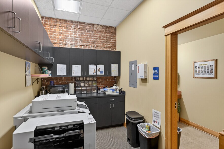 More Photos Of 700 E 1st St, Newberg Storefront Retail Residential For Sale