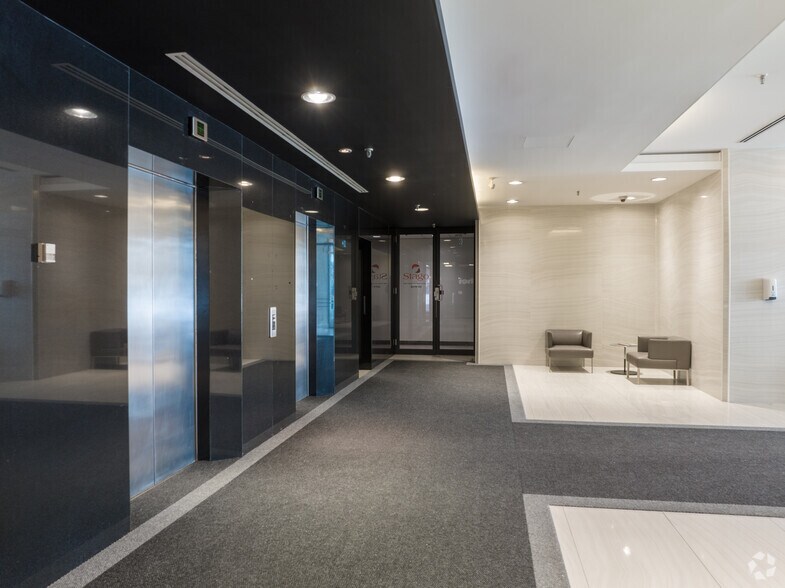 More Photos Of 6790 Century Ave, Mississauga Office For Sale