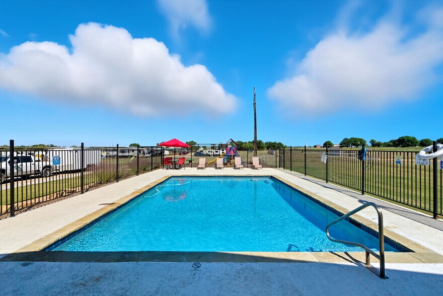 More Photos Of 351 My Ln, Millsap Trailer Camper Park For Sale