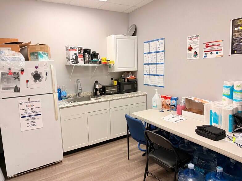 More Photos Of 309-313 W Bass St, Kissimmee Medical For Lease