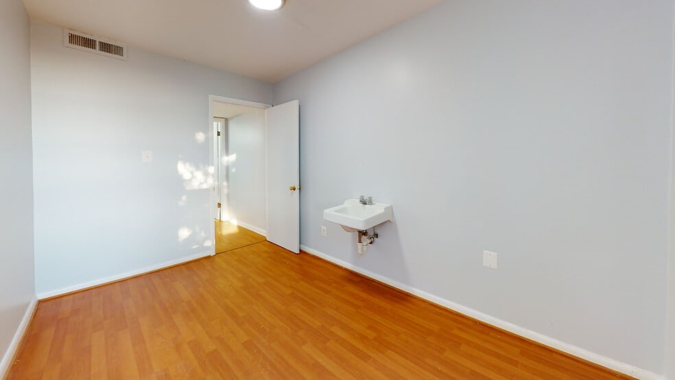 More Photos Of 4600 Duke St, Alexandria Apartments For Sale