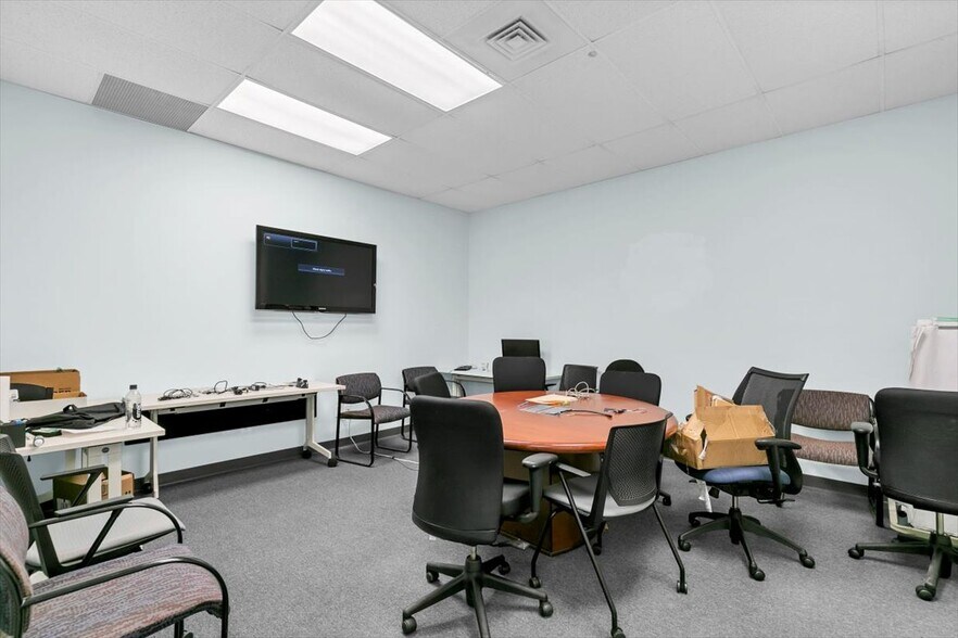 More Photos Of 118 Quinnipiac Ave, North Haven Warehouse For Lease