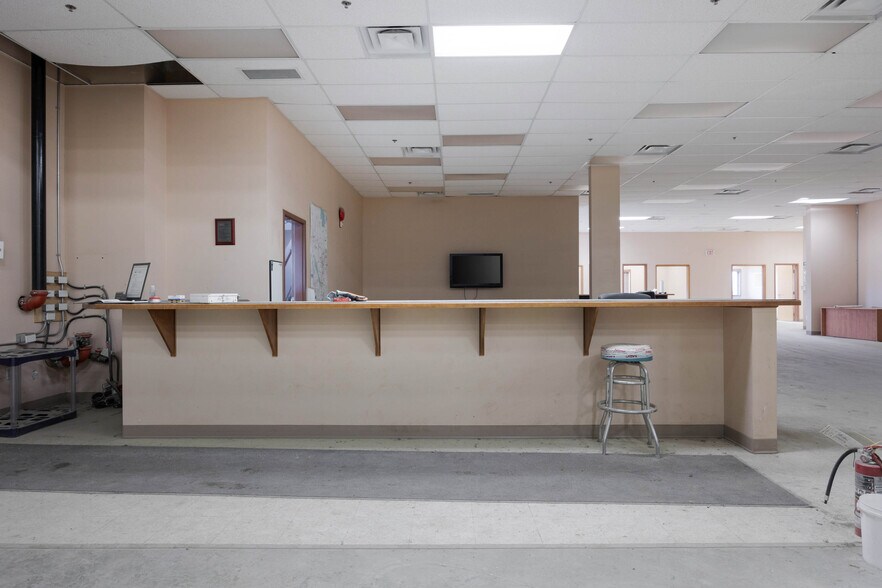 More Photos Of 105 Oak Crt, Anzac Warehouse For Sale