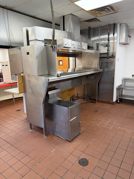 More Photos Of 5955-5999 N 27th St, Lincoln Fast Food For Lease