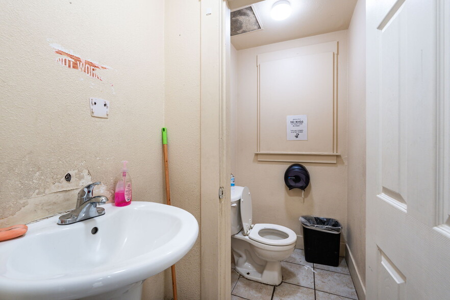 More Photos Of 4820 International Blvd, Oakland General Retail For Sale