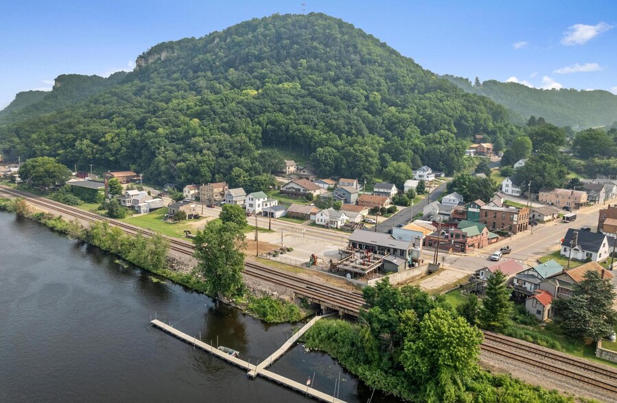 More Photos Of 115 N Shore Dr, Fountain City Restaurant For Sale